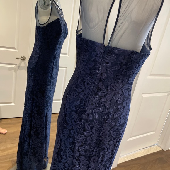 Ignite lace gown - Picture 2 of 4